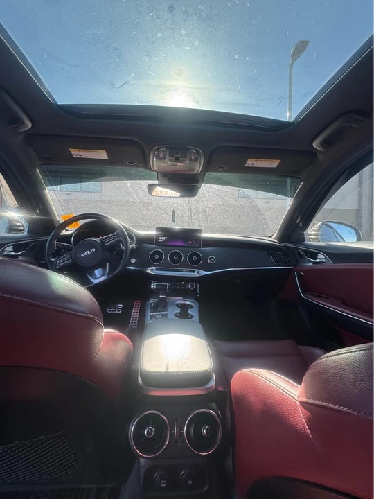 2022 Kia Stinger GT - Image 8 of 14