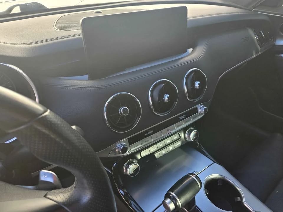 2022 Kia Stinger GT - Image 10 of 13