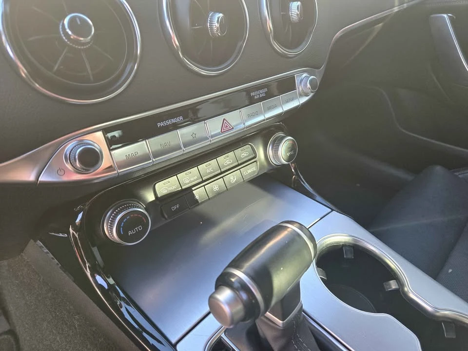 2022 Kia Stinger GT - Image 11 of 13