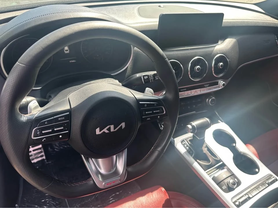 2022 Kia Stinger GT - Image 10 of 14