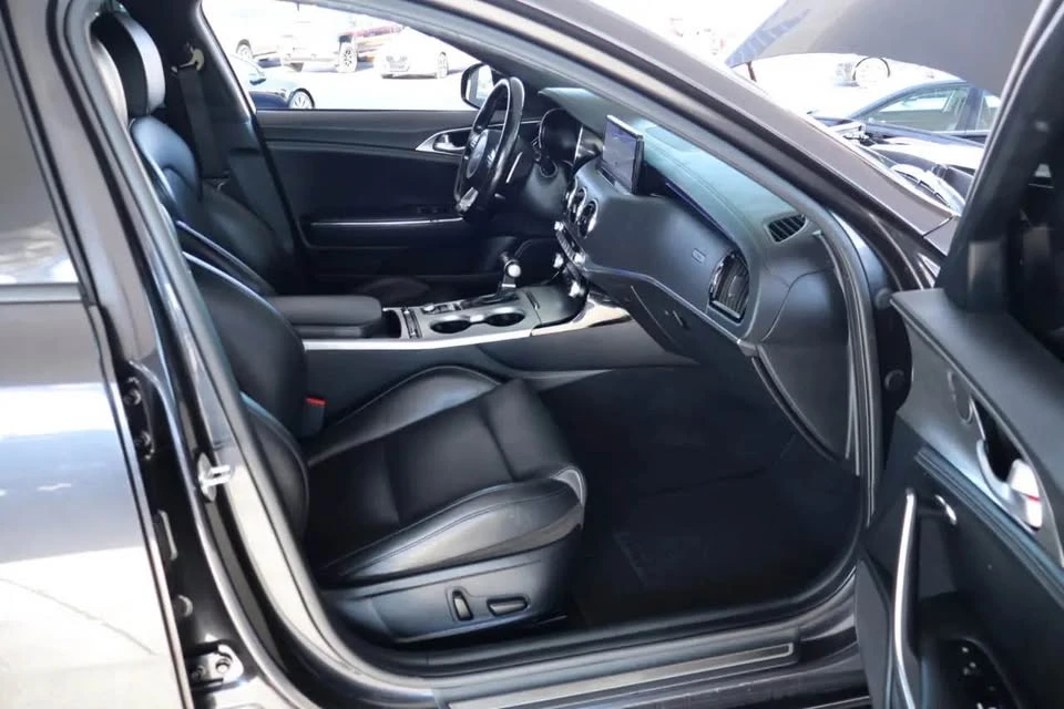 2022 Kia Stinger GT - Image 9 of 10