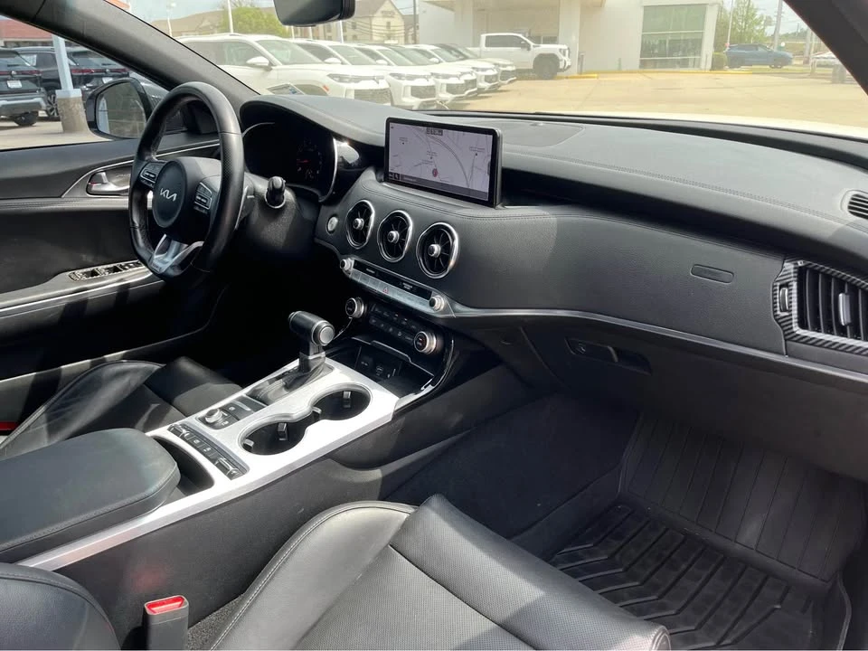 2022 Kia Stinger GT - Image 11 of 15
