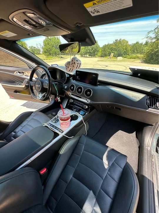 2022 Kia Stinger GT - Image 11 of 19