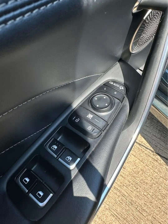 2022 Kia Stinger GT - Image 13 of 19