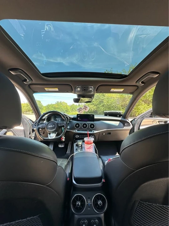 2022 Kia Stinger GT - Image 9 of 19