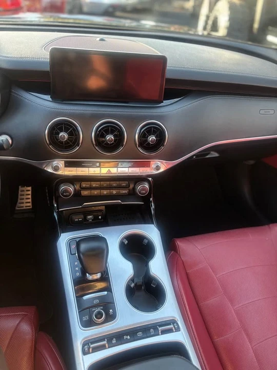 2022 Kia Stinger GT - Image 8 of 10