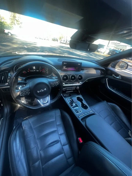 2022 Kia Stinger GT - Image 10 of 16