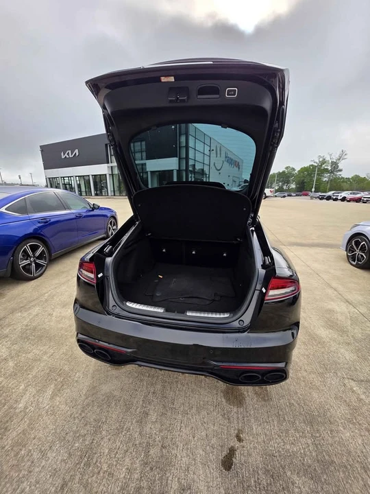 2022 Kia Stinger GT - Image 9 of 18