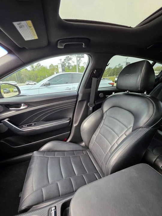 2022 Kia Stinger GT - Image 14 of 18