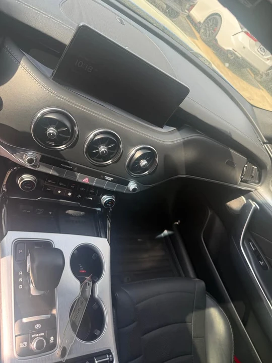 2022 Kia Stinger GT - Image 9 of 10