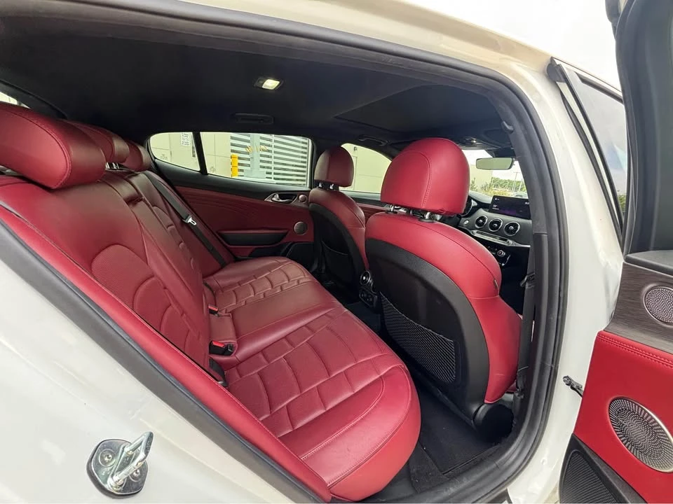 2022 Kia Stinger GT - Image 8 of 11