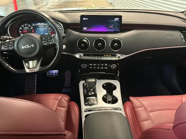 2022 Kia Stinger - Image 5 of 9