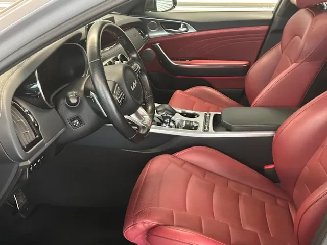 2022 Kia Stinger - Image 9 of 9