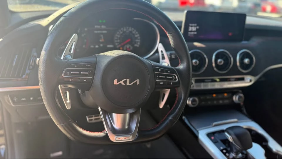 2022 Kia Stinger GT - Image 9 of 16