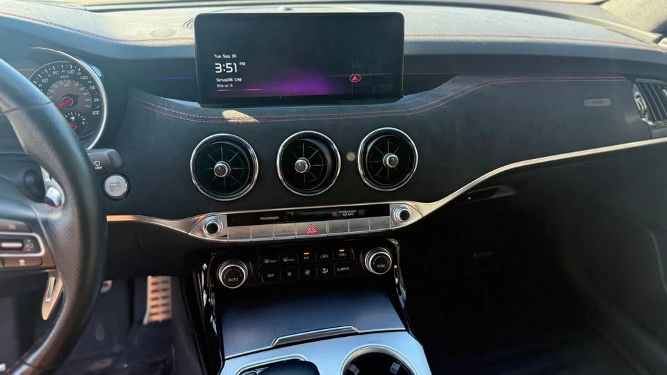 2022 Kia Stinger GT - Image 8 of 16