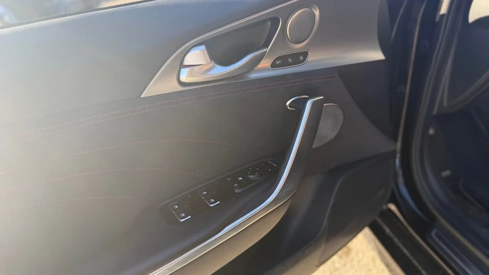 2022 Kia Stinger GT - Image 11 of 16