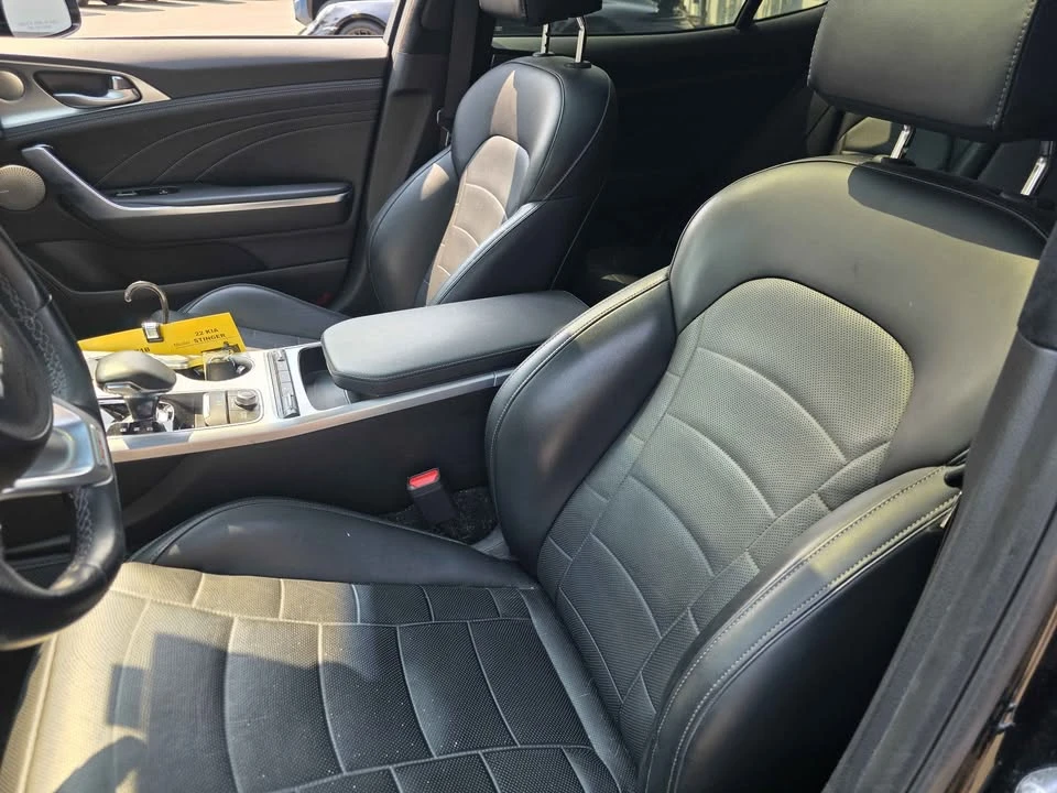 2022 Kia Stinger GT - Image 8 of 15