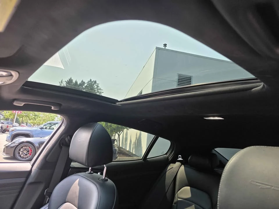 2022 Kia Stinger GT - Image 9 of 15