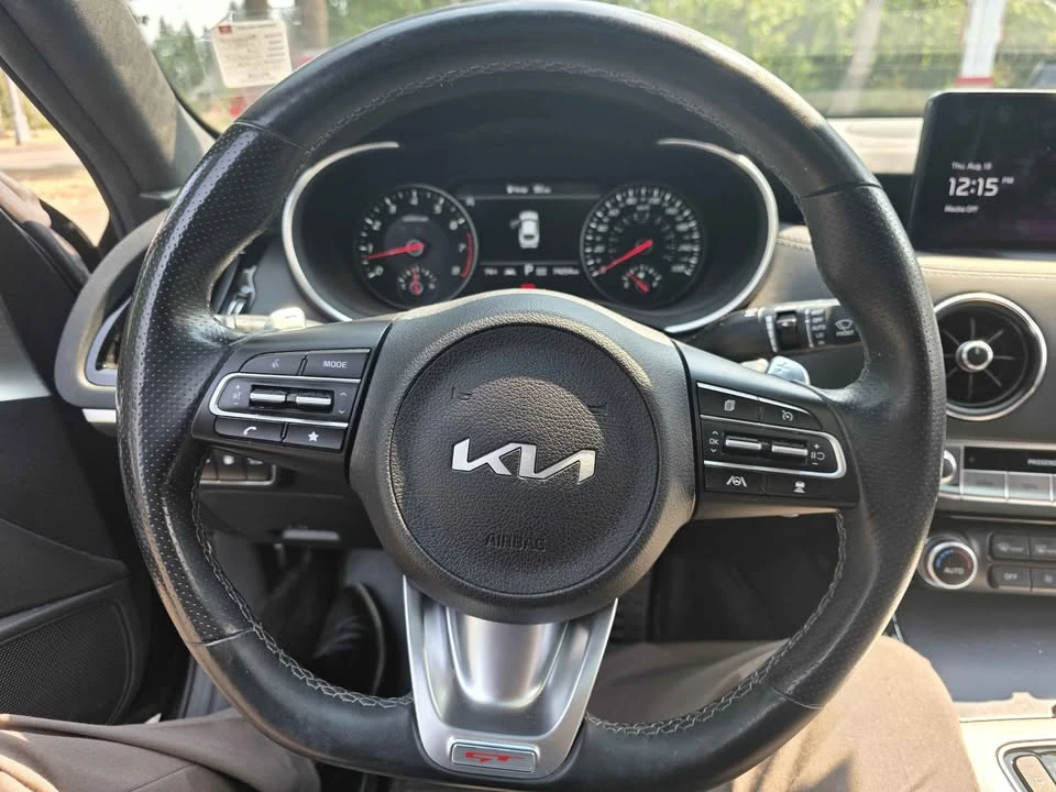 2022 Kia Stinger GT - Image 10 of 15