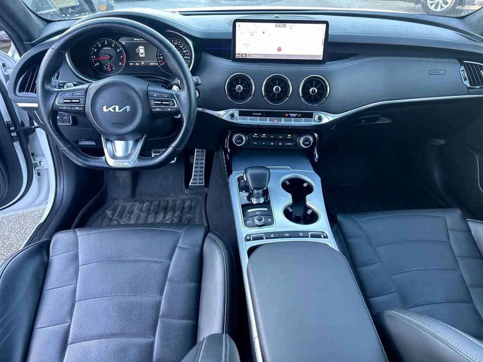 2022 Kia Stinger GT - Image 13 of 18
