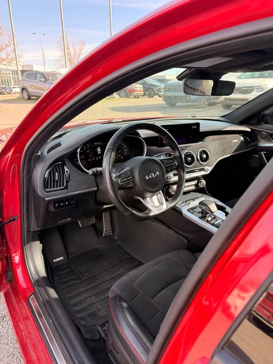 2022 Kia Stinger GT - Image 8 of 16
