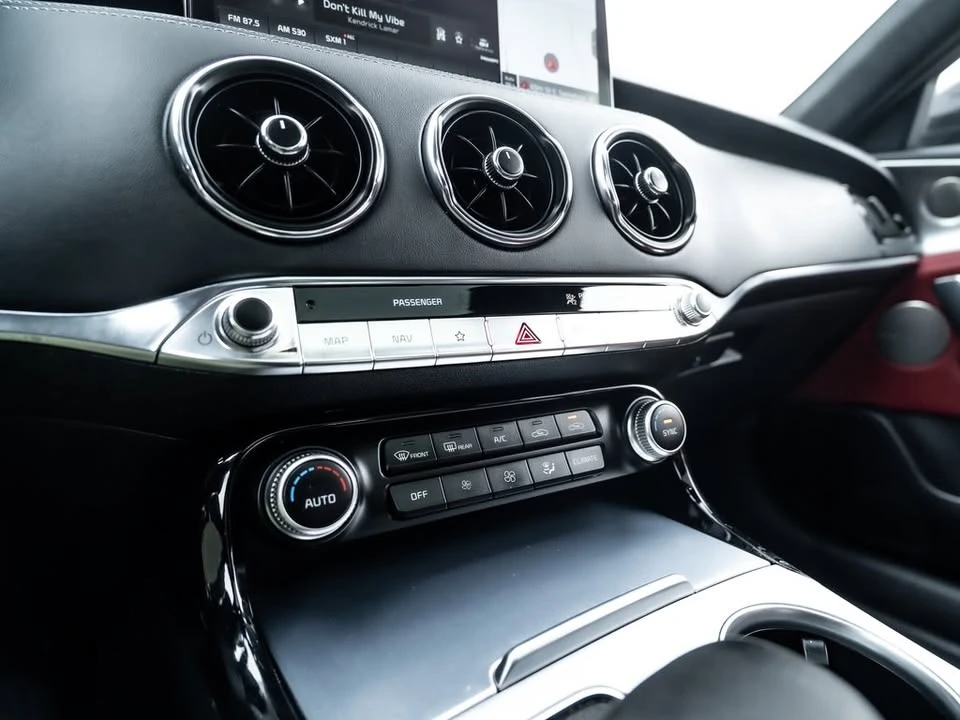 2022 Kia Stinger GT - Image 15 of 20