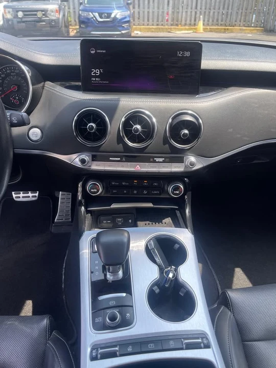 2022 Kia Stinger GT - Image 8 of 15