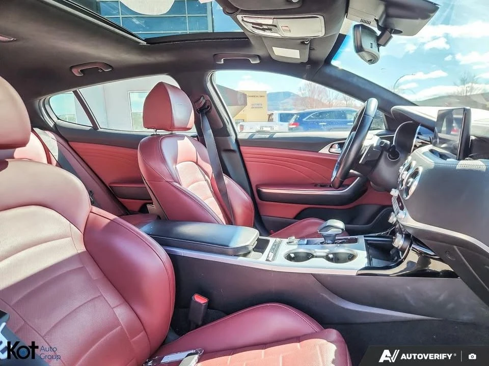 2022 Kia Stinger GT - Image 11 of 17