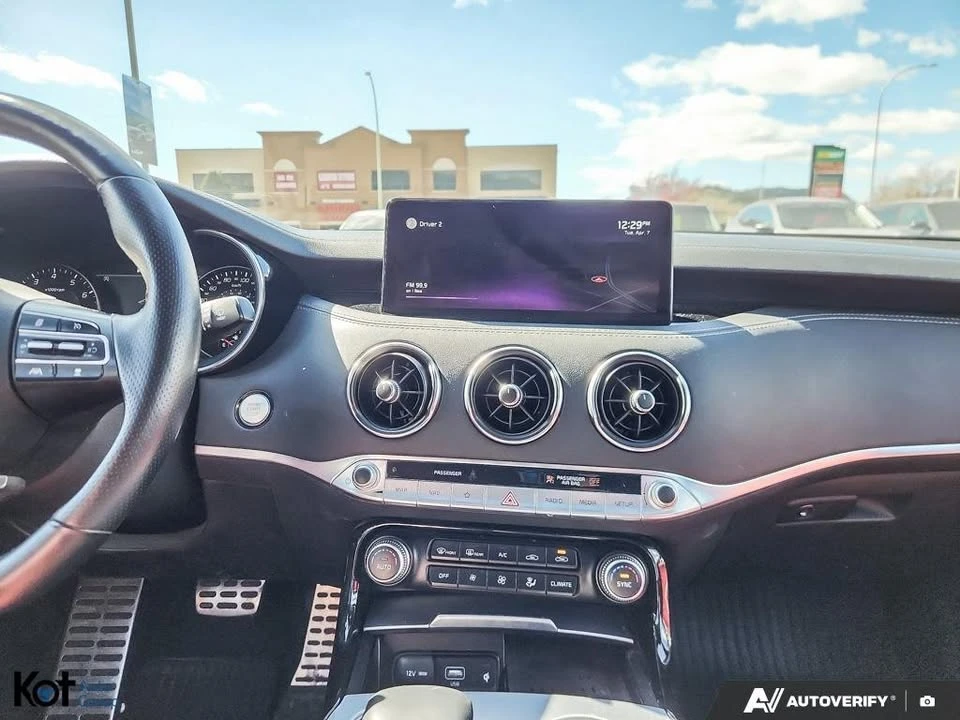 2022 Kia Stinger GT - Image 9 of 17