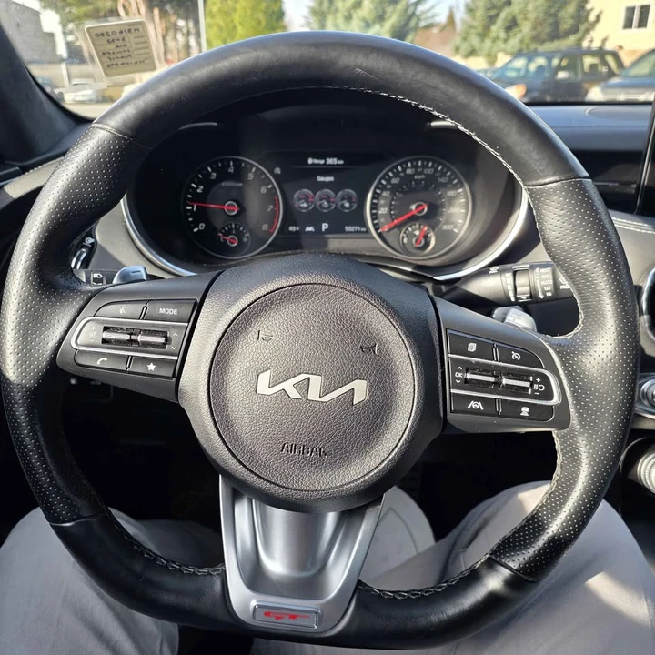 2022 Kia Stinger GT - Image 14 of 15