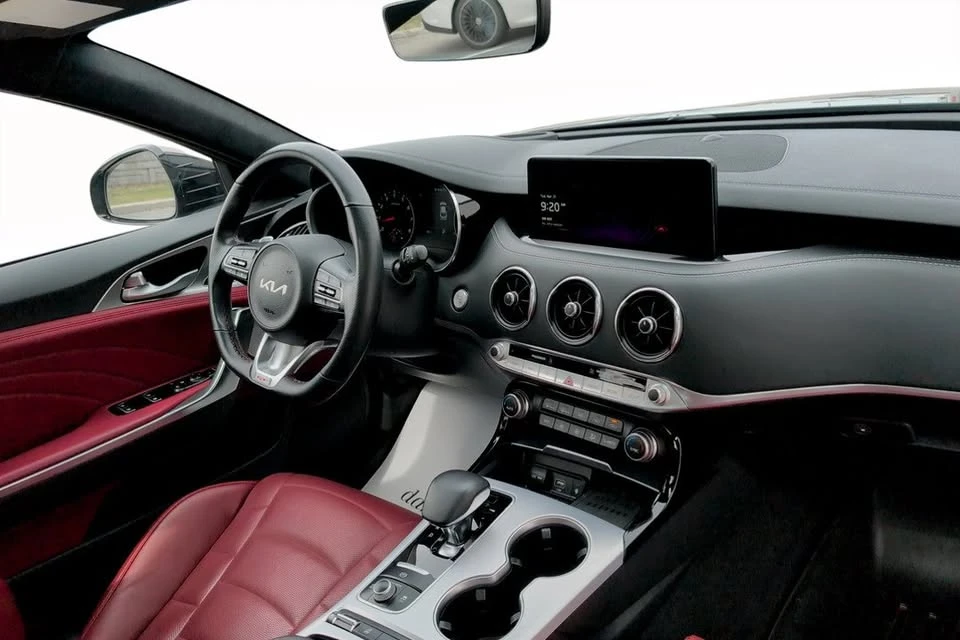 2022 Kia Stinger GT - Image 9 of 12