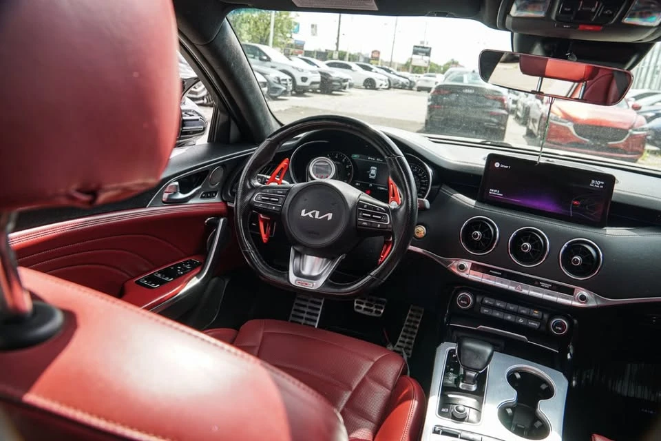 2022 Kia Stinger GT - Image 17 of 19