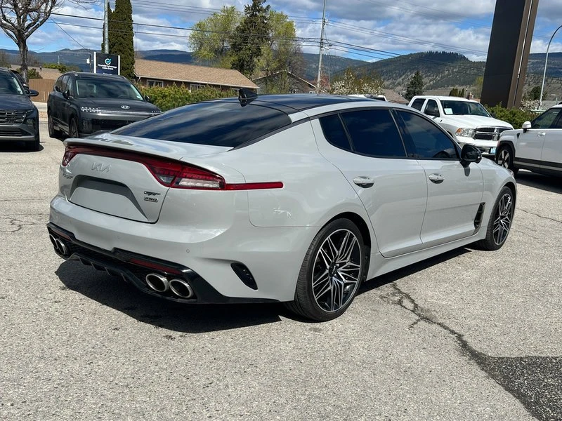 2022 Kia Stinger GT - Image 8 of 18