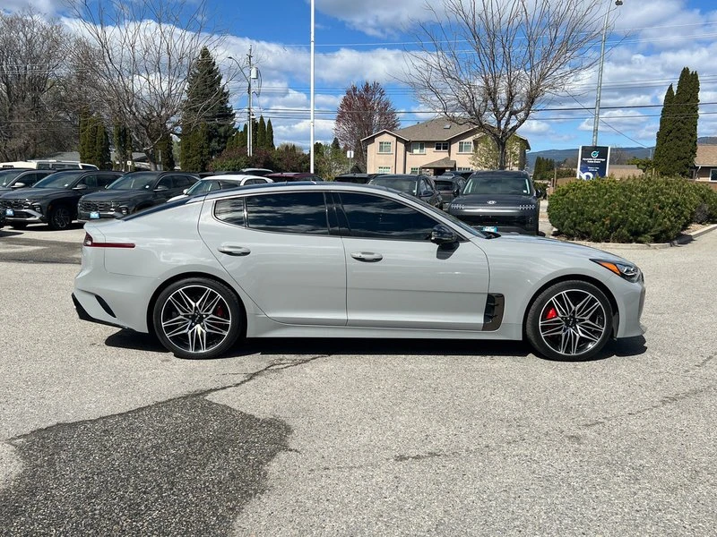 2022 Kia Stinger GT - Image 9 of 18