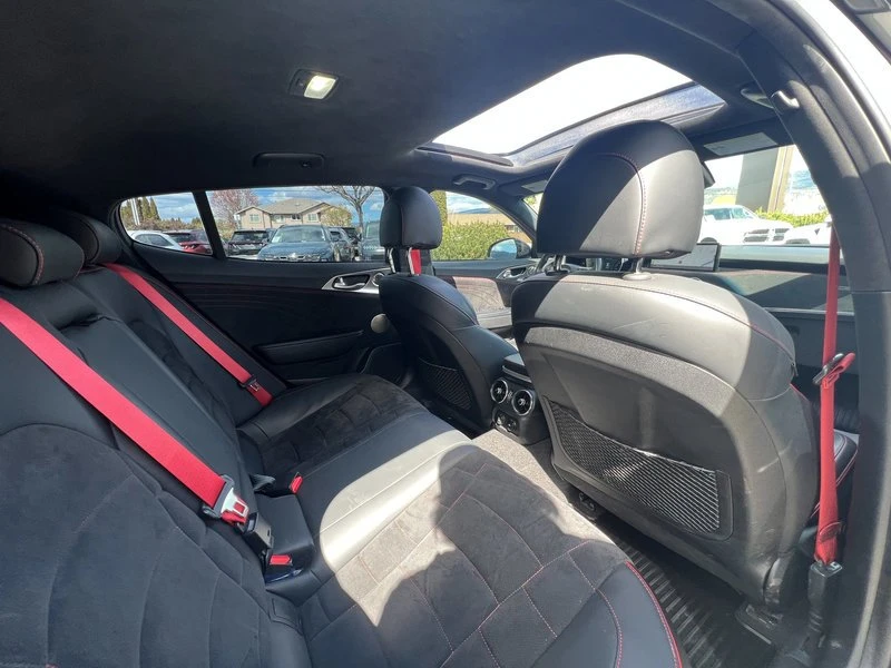 2022 Kia Stinger GT - Image 11 of 18