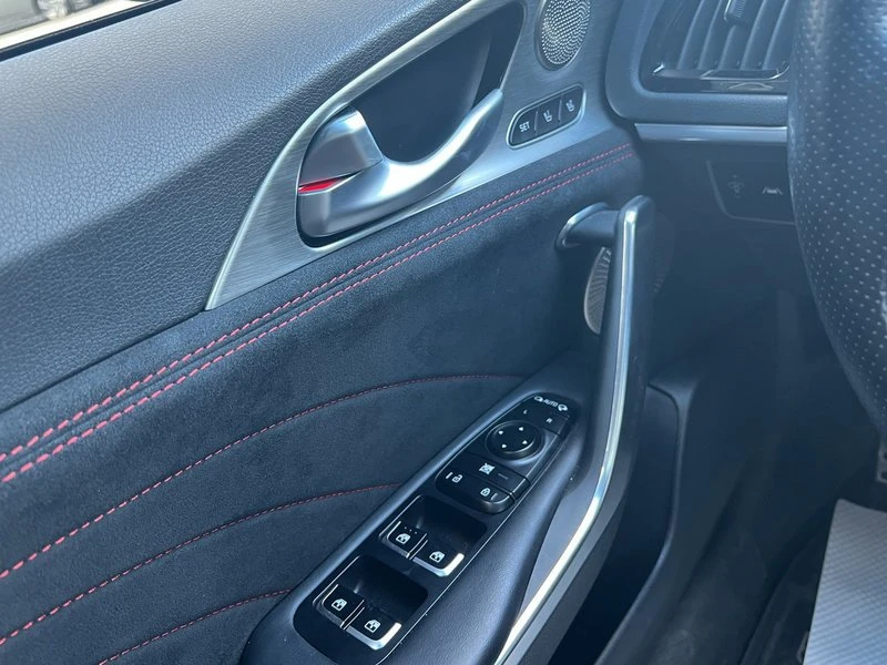 2022 Kia Stinger GT - Image 17 of 18