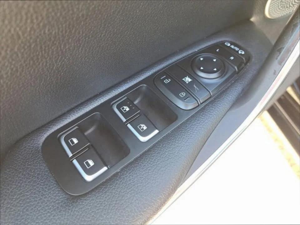 2022 Kia Stinger - Image 13 of 19