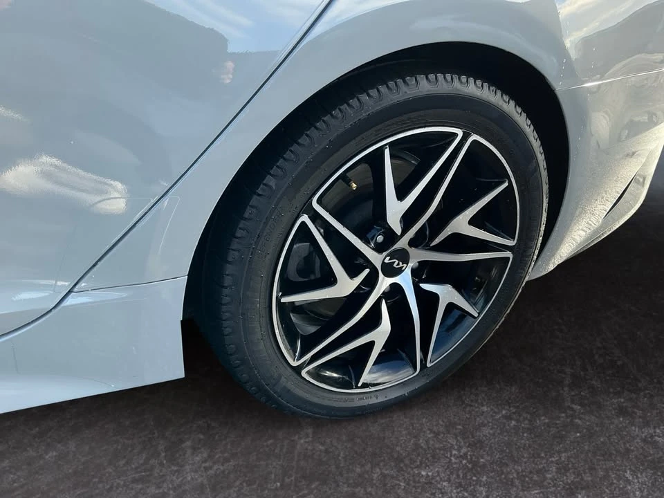 2022 Kia Stinger - Image 10 of 20
