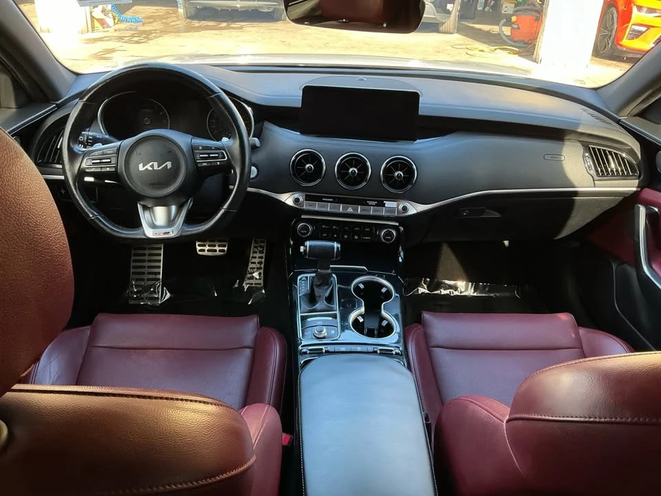 2022 Kia Stinger - Image 18 of 20