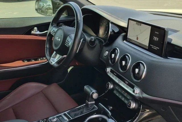 2022 Kia Stinger - Image 10 of 20