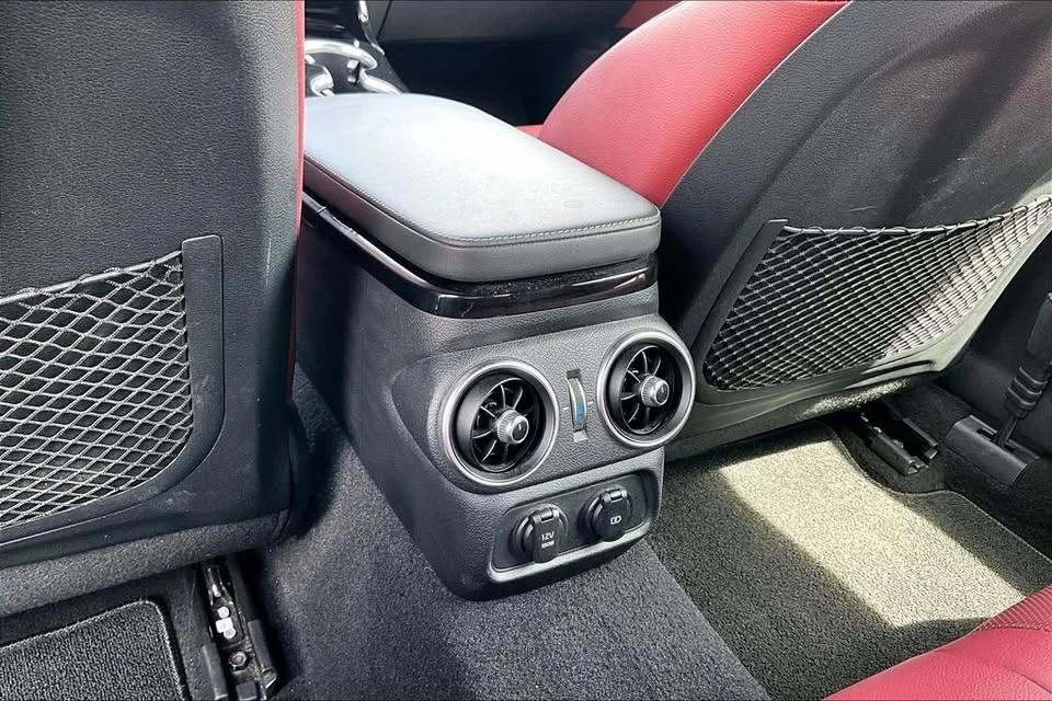 2022 Kia Stinger - Image 10 of 20