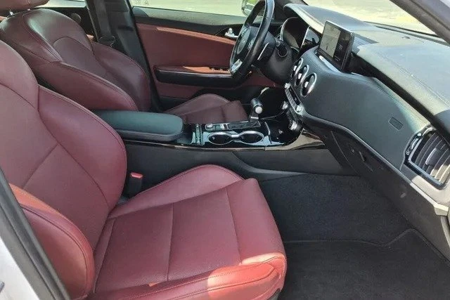 2022 Kia Stinger - Image 11 of 20