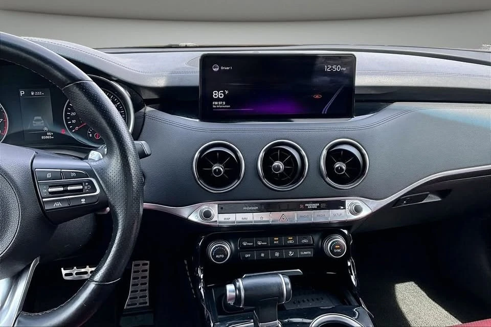 2022 Kia Stinger - Image 9 of 20