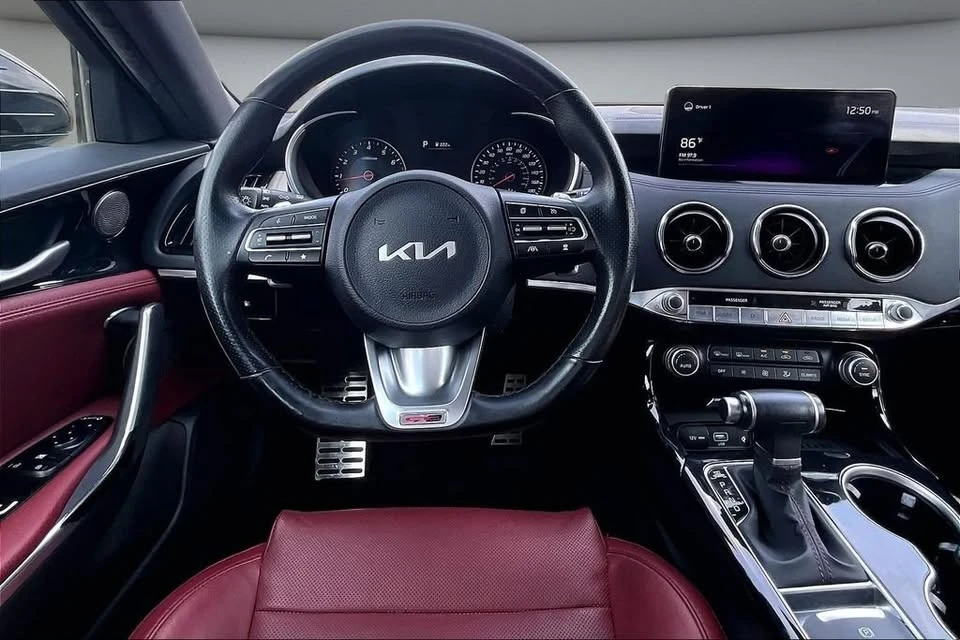 2022 Kia Stinger - Image 8 of 20
