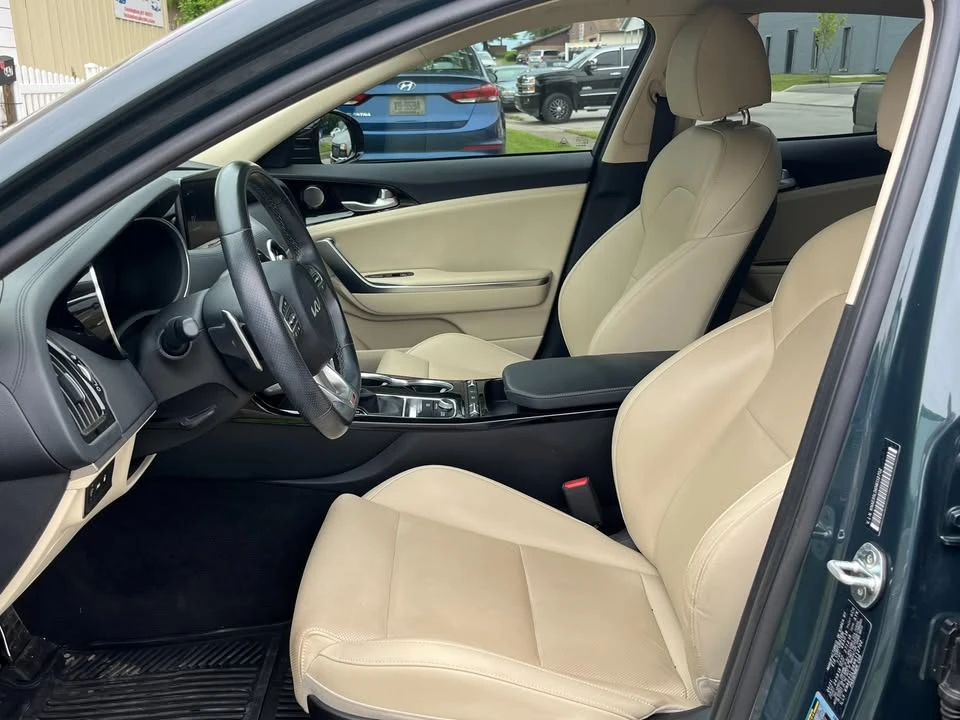 2022 Kia Stinger - Image 9 of 17