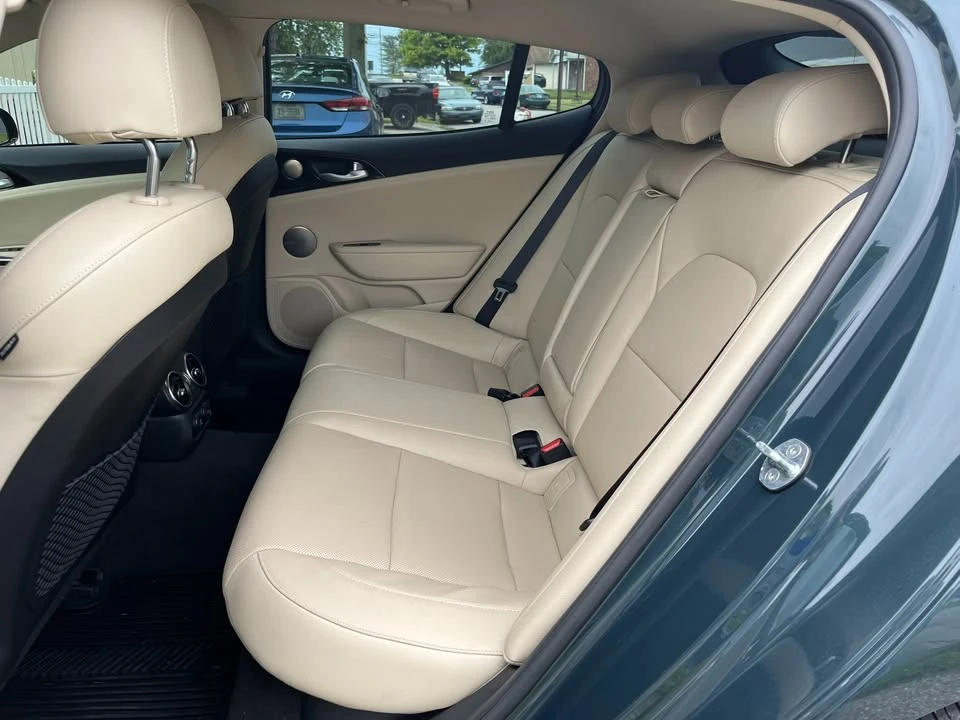 2022 Kia Stinger - Image 15 of 17