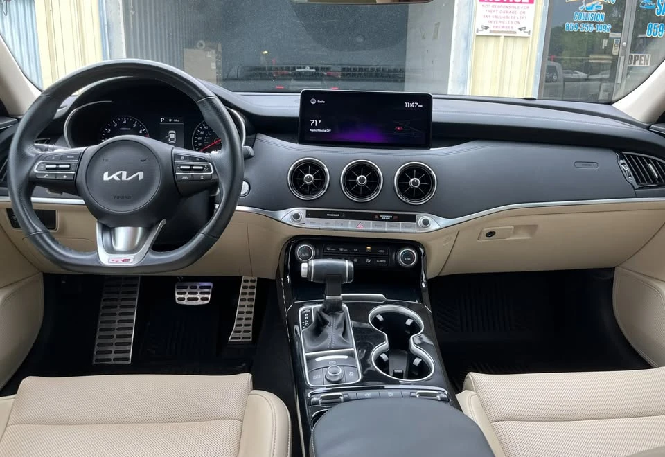 2022 Kia Stinger - Image 7 of 17