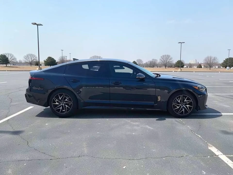 2022 Kia Stinger - Image 8 of 20