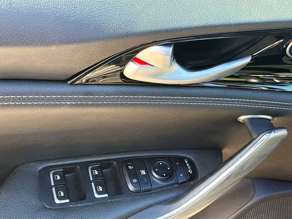 2022 Kia Stinger - Image 18 of 20