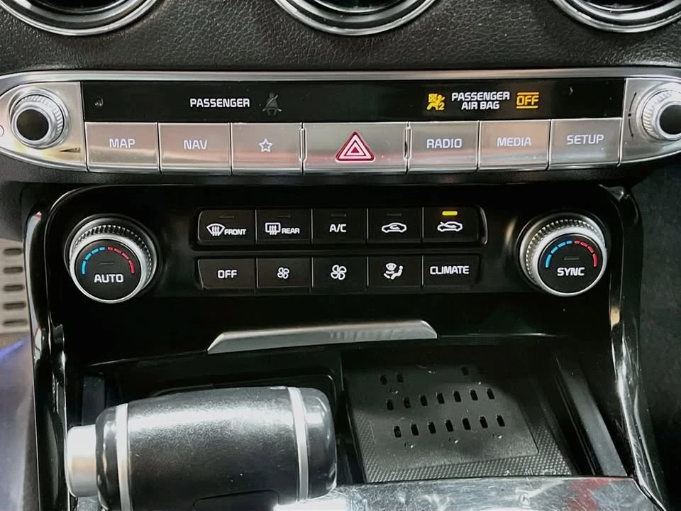 2022 Kia Stinger - Image 16 of 20